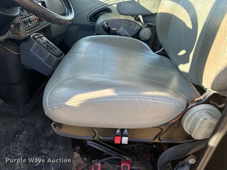 image for item EH6633 2005 International 7400 dump truck