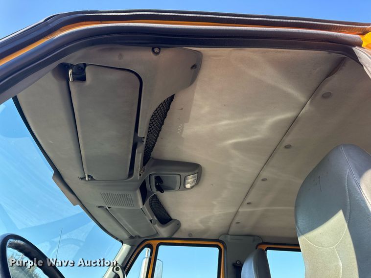 image for item EH6633 2005 International 7400 dump truck