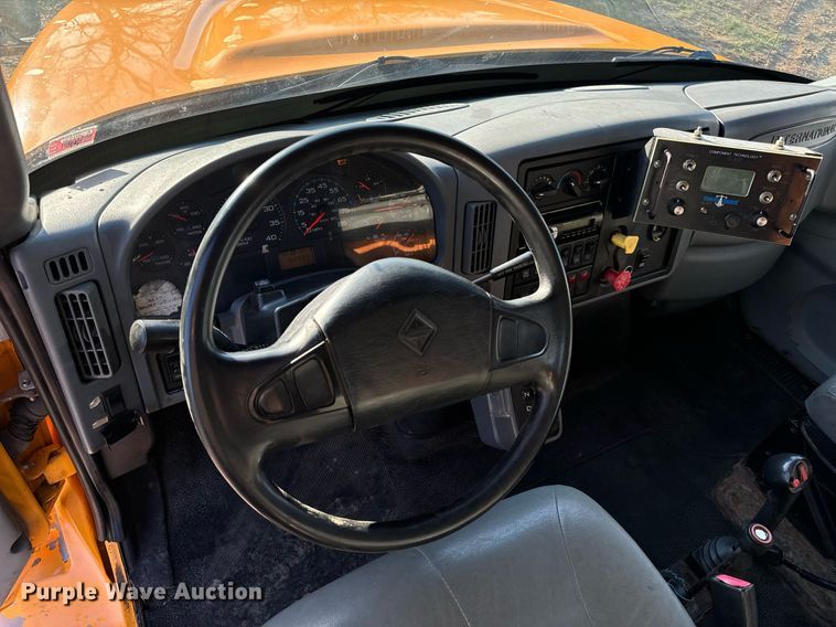 image for item EH6633 2005 International 7400 dump truck