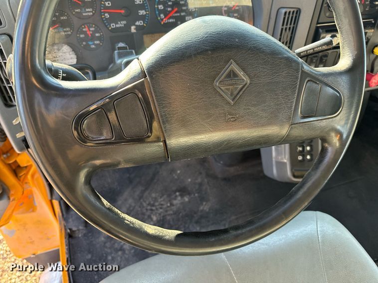 image for item EH6633 2005 International 7400 dump truck