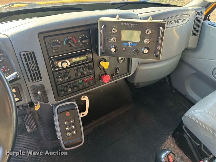 image for item EH6633 2005 International 7400 dump truck