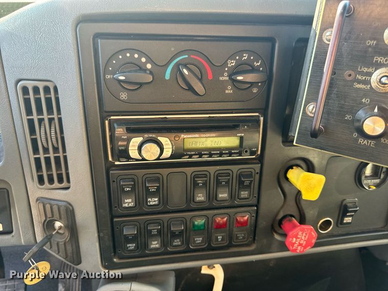 image for item EH6633 2005 International 7400 dump truck