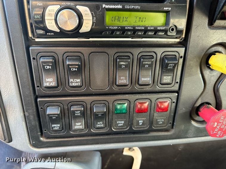 image for item EH6633 2005 International 7400 dump truck