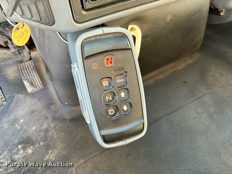 image for item EH6633 2005 International 7400 dump truck