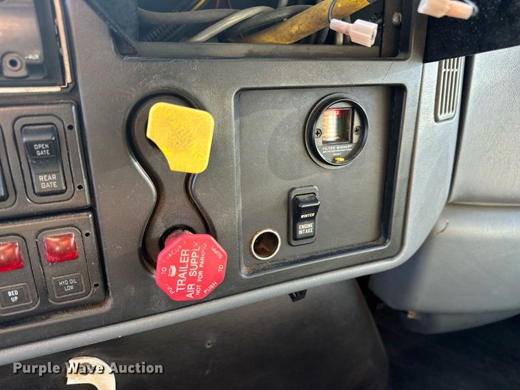 image for item EH6633 2005 International 7400 dump truck