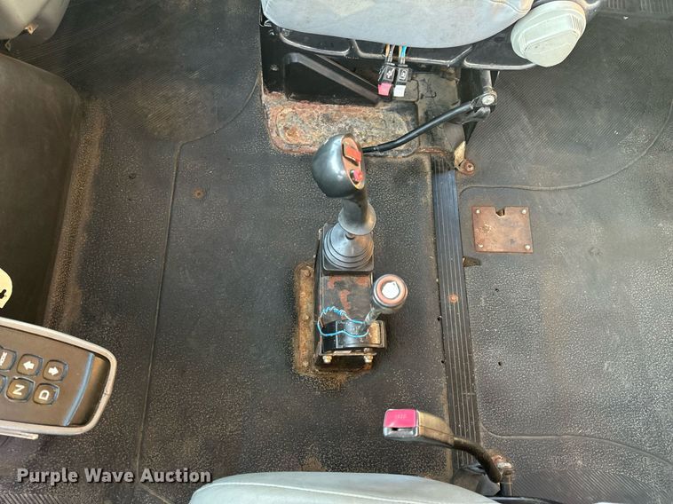 image for item EH6633 2005 International 7400 dump truck