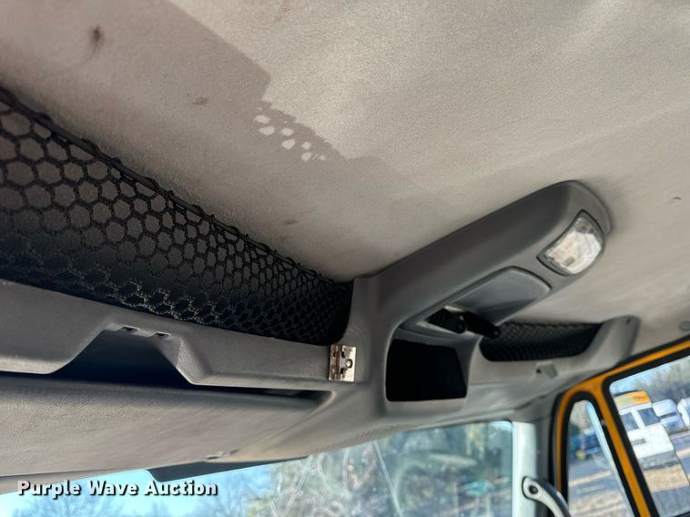 image for item EH6633 2005 International 7400 dump truck