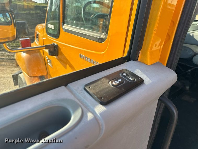 image for item EH6633 2005 International 7400 dump truck