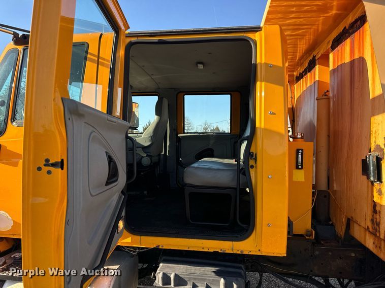 image for item EH6633 2005 International 7400 dump truck