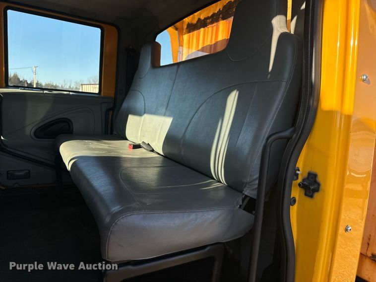 image for item EH6633 2005 International 7400 dump truck