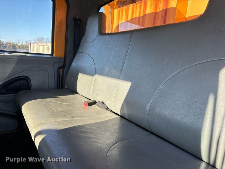 image for item EH6633 2005 International 7400 dump truck