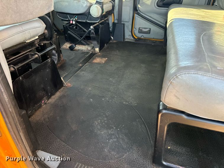 image for item EH6633 2005 International 7400 dump truck