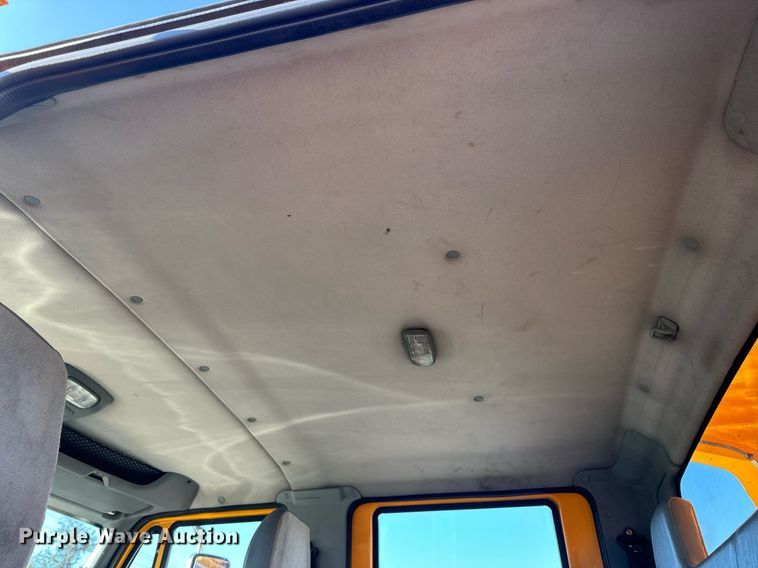 image for item EH6633 2005 International 7400 dump truck