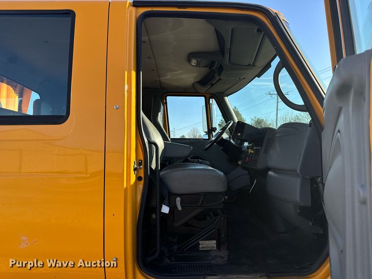 image for item EH6633 2005 International 7400 dump truck