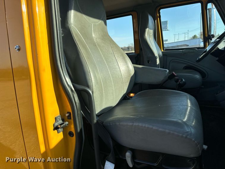 image for item EH6633 2005 International 7400 dump truck