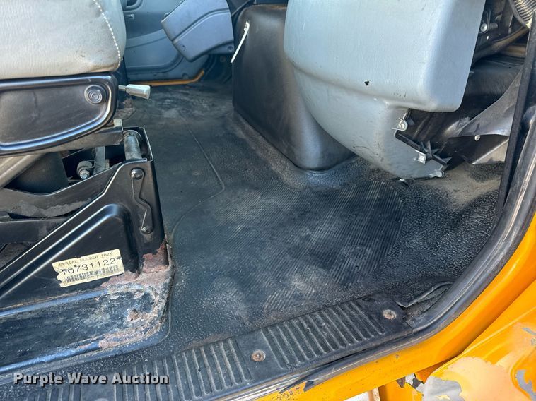 image for item EH6633 2005 International 7400 dump truck