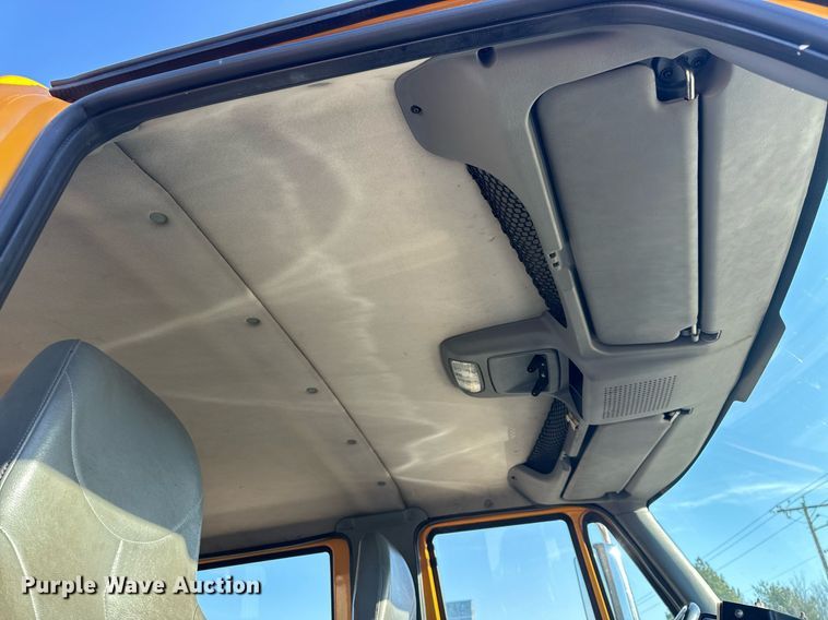 image for item EH6633 2005 International 7400 dump truck