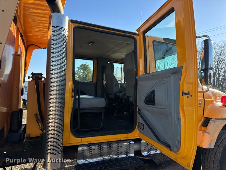 image for item EH6633 2005 International 7400 dump truck