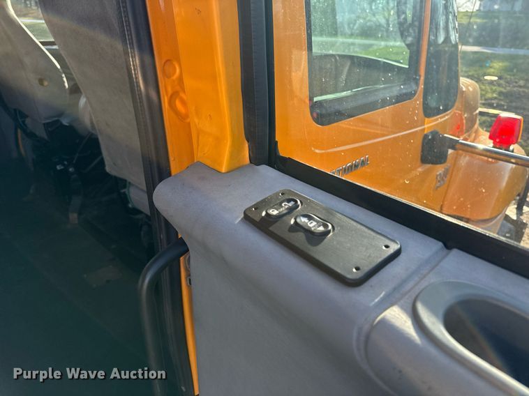 image for item EH6633 2005 International 7400 dump truck