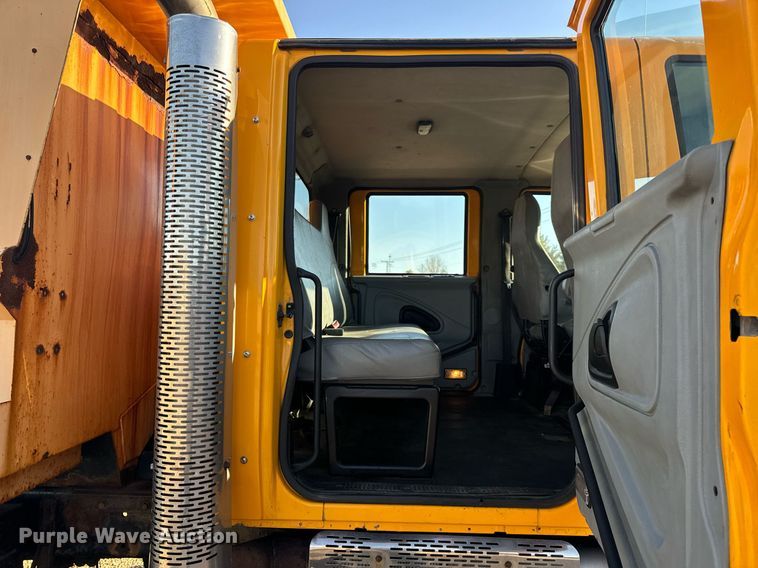 image for item EH6633 2005 International 7400 dump truck