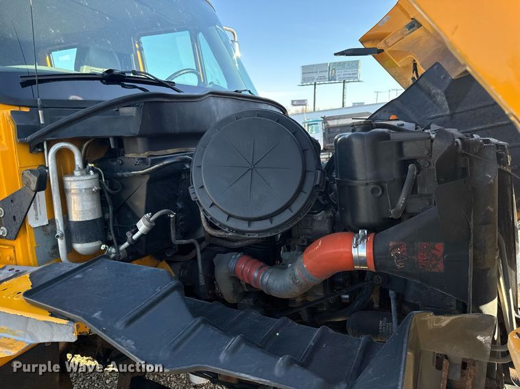 image for item EH6633 2005 International 7400 dump truck