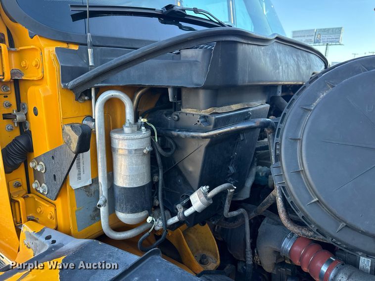 image for item EH6633 2005 International 7400 dump truck