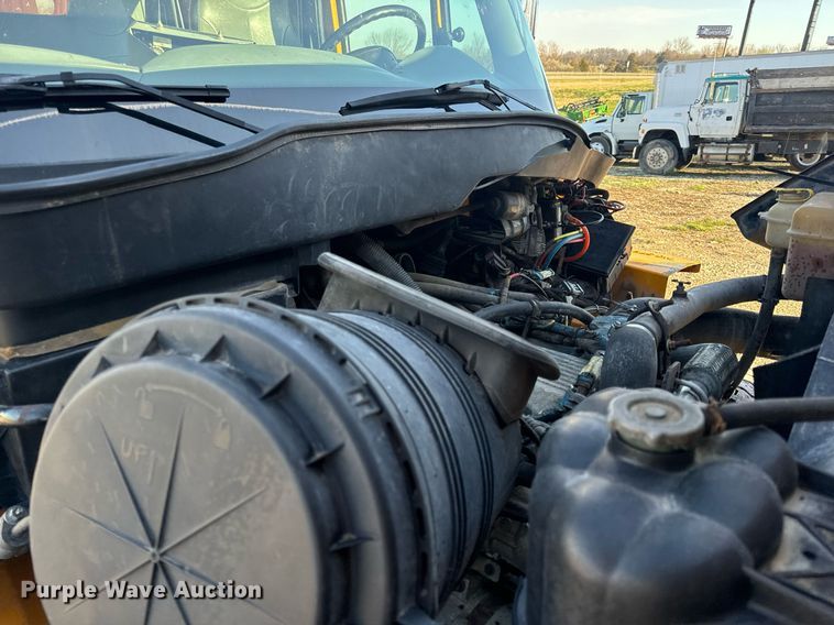 image for item EH6633 2005 International 7400 dump truck