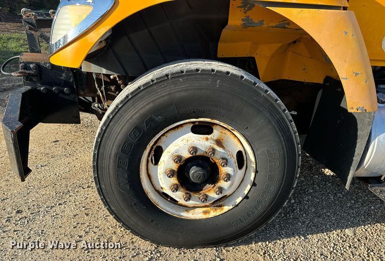 image for item EH6633 2005 International 7400 dump truck