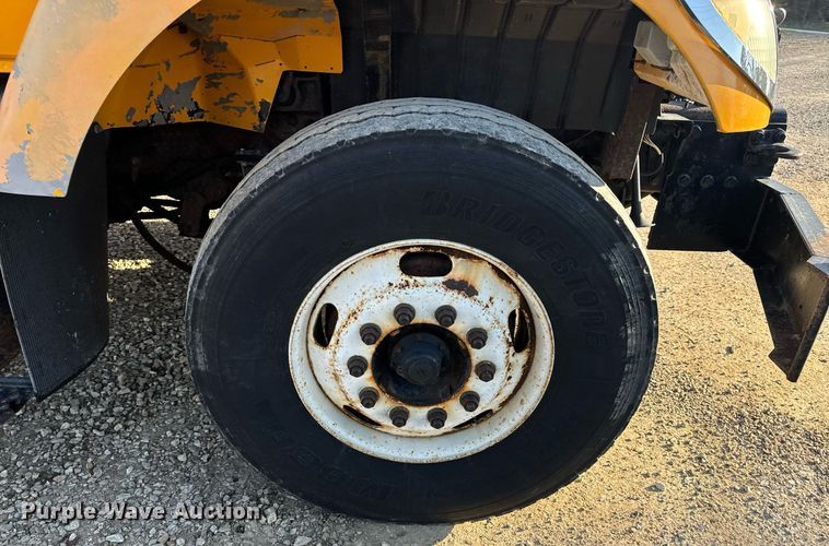 image for item EH6633 2005 International 7400 dump truck