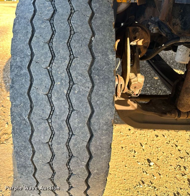 image for item EH6633 2005 International 7400 dump truck