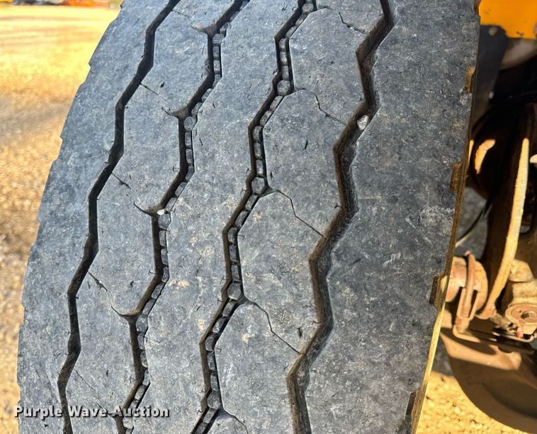 image for item EH6633 2005 International 7400 dump truck