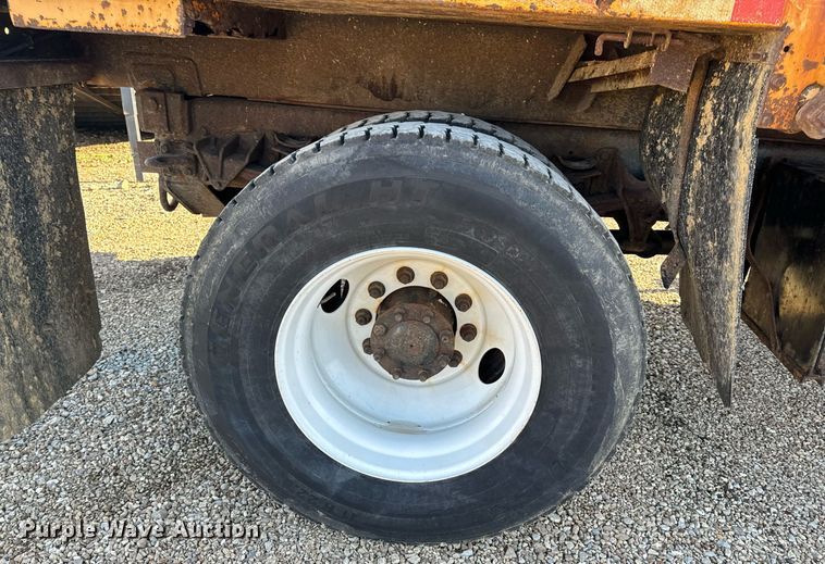 image for item EH6633 2005 International 7400 dump truck