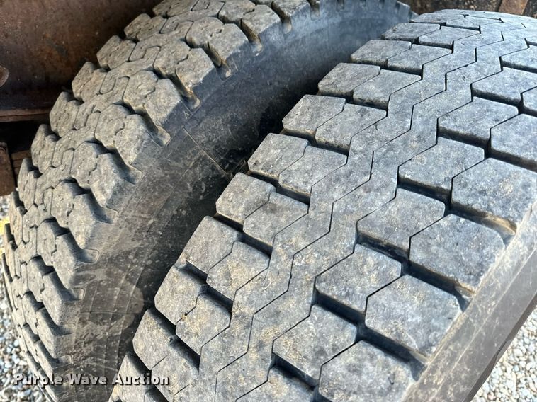 image for item EH6633 2005 International 7400 dump truck