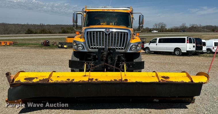 image for item EH6635 2010 International WorkStar 7400  dump truck