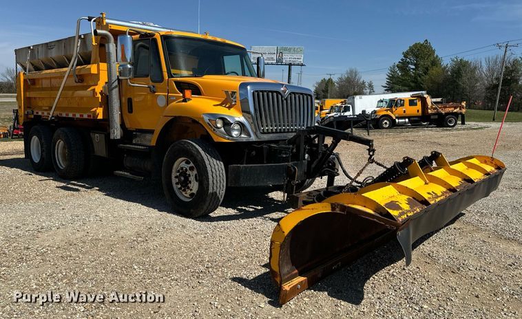 image for item EH6635 2010 International WorkStar 7400  dump truck