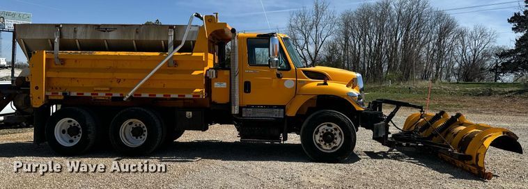 image for item EH6635 2010 International WorkStar 7400  dump truck