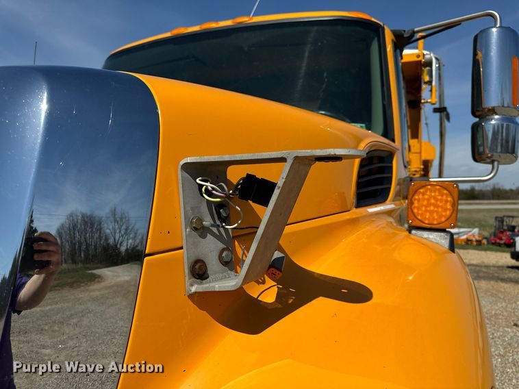 image for item EH6635 2010 International WorkStar 7400  dump truck