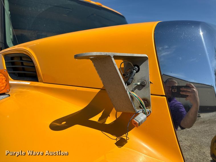 image for item EH6635 2010 International WorkStar 7400  dump truck