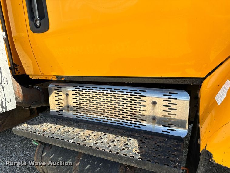 image for item EH6635 2010 International WorkStar 7400  dump truck