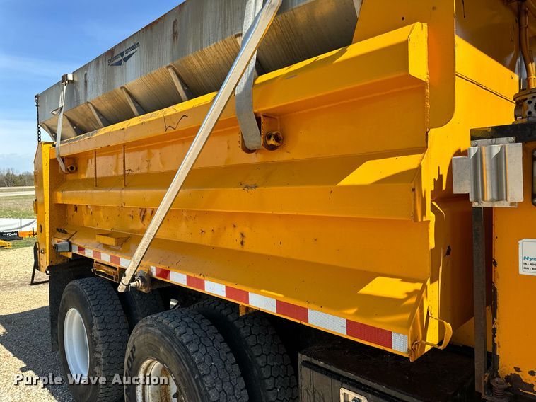 image for item EH6635 2010 International WorkStar 7400  dump truck