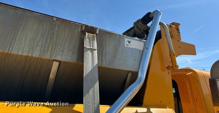 image for item EH6635 2010 International WorkStar 7400  dump truck