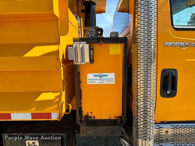 image for item EH6635 2010 International WorkStar 7400  dump truck