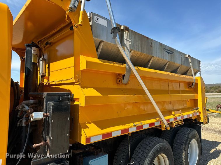 image for item EH6635 2010 International WorkStar 7400  dump truck