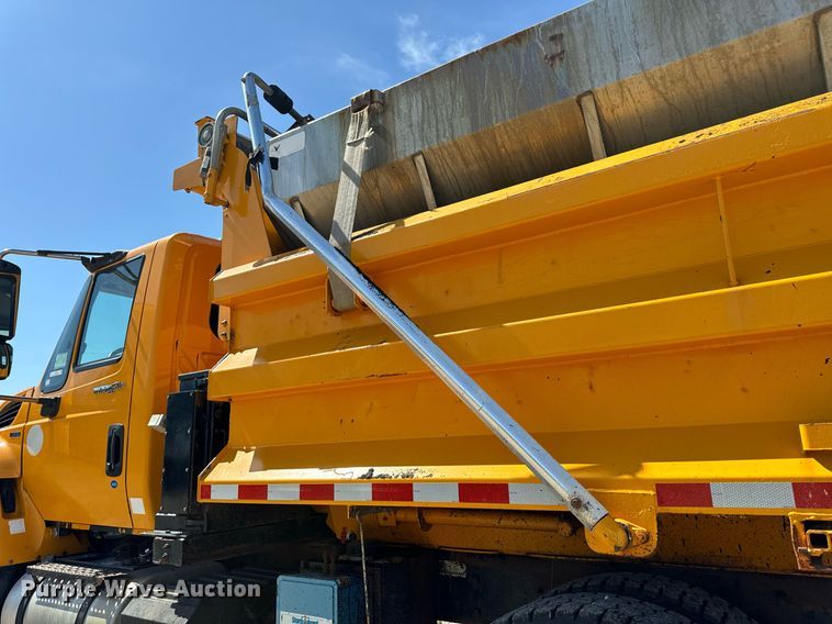 image for item EH6635 2010 International WorkStar 7400  dump truck