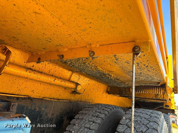 image for item EH6635 2010 International WorkStar 7400  dump truck