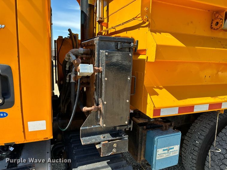 image for item EH6635 2010 International WorkStar 7400  dump truck