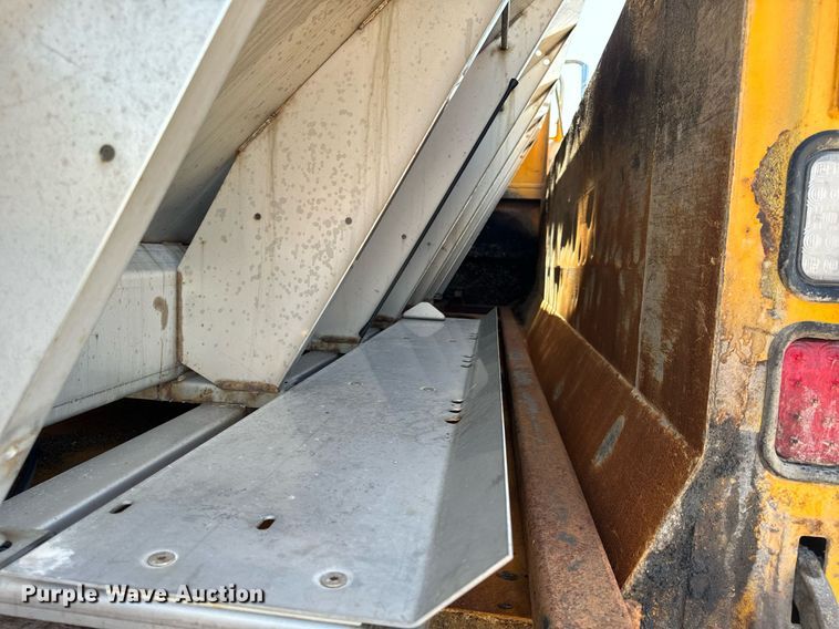 image for item EH6635 2010 International WorkStar 7400  dump truck