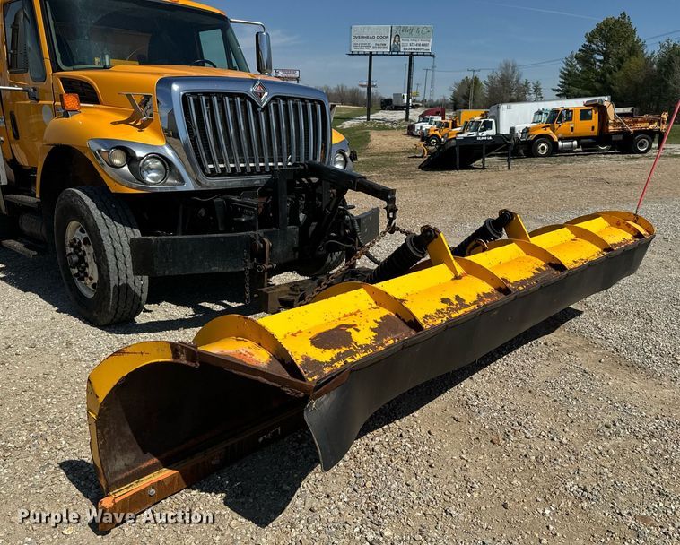 image for item EH6635 2010 International WorkStar 7400  dump truck