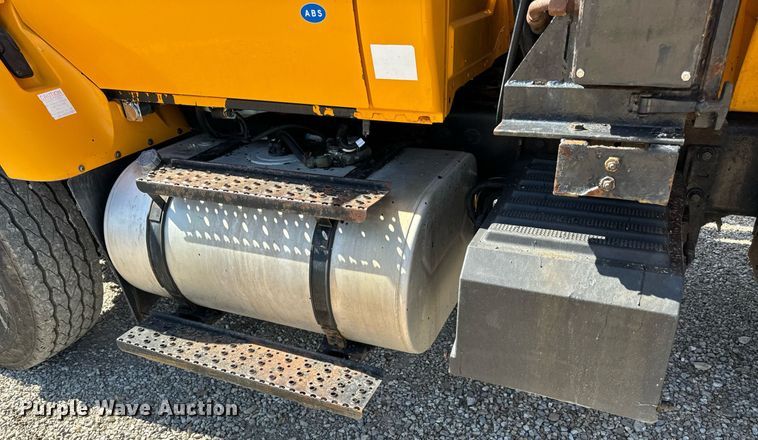 image for item EH6635 2010 International WorkStar 7400  dump truck