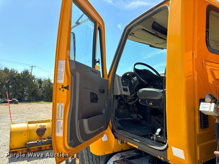 image for item EH6635 2010 International WorkStar 7400  dump truck